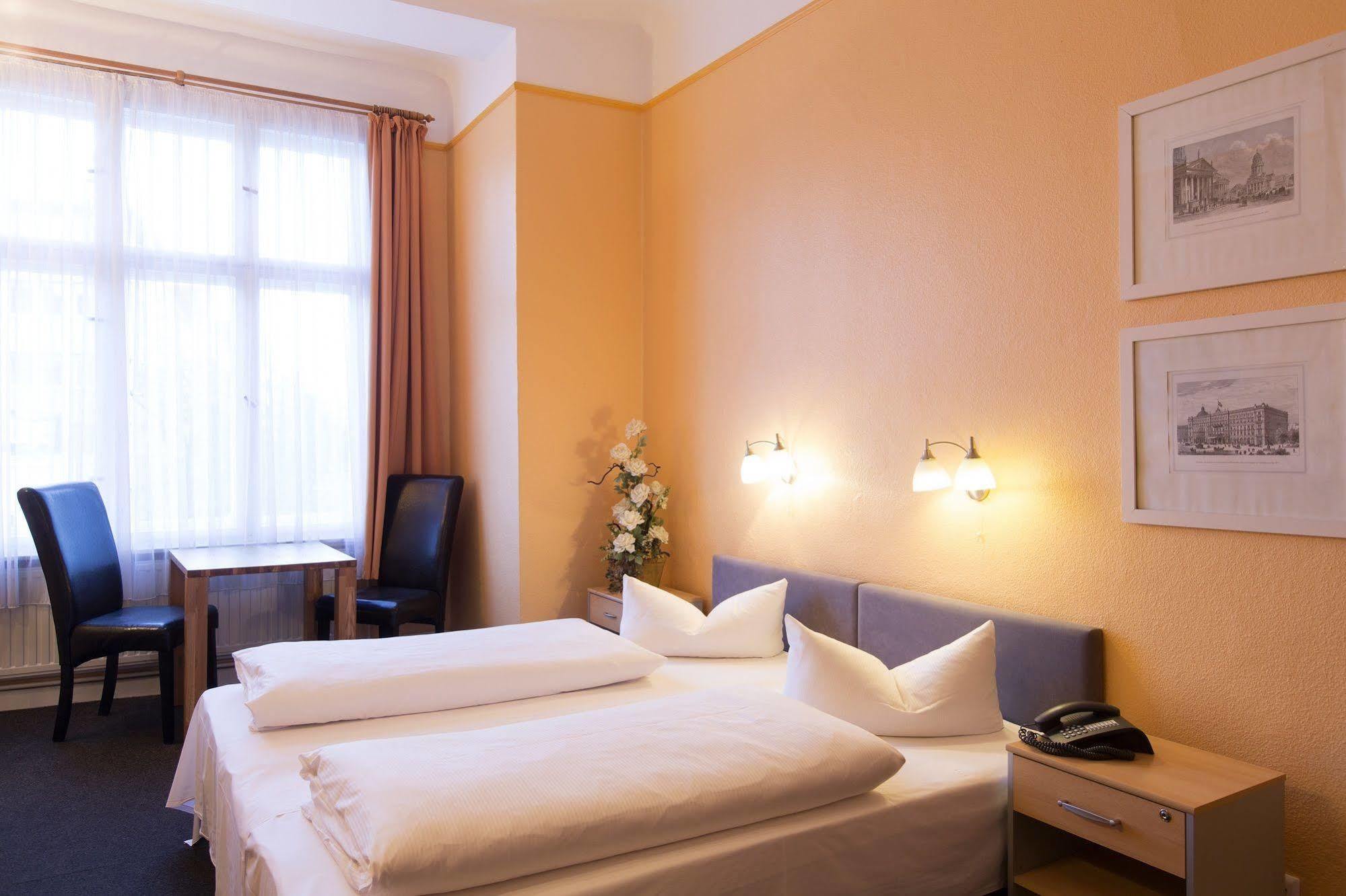 Am Hermannplatz Gasthof 2*